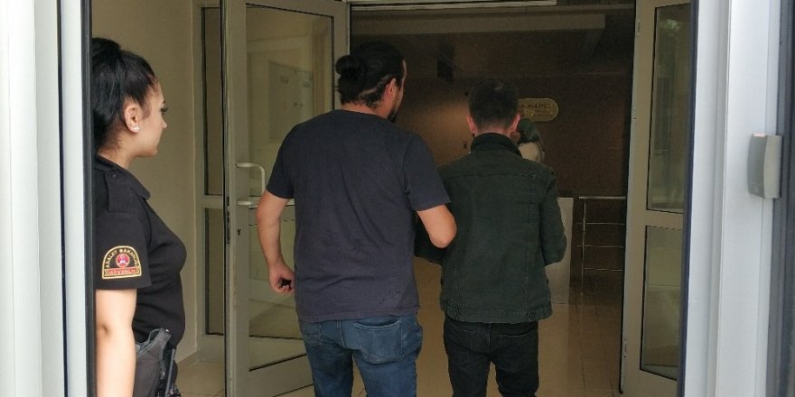 Bıçaklı ağır yaralamaya adli kontrol