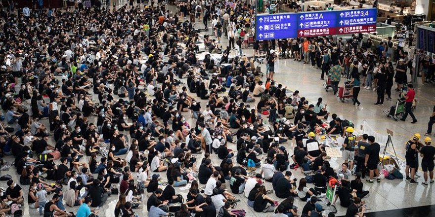 Hong Kong'da protestocular ile polis arasında çatışma