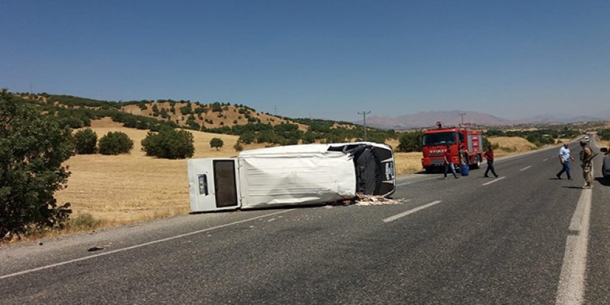 Diyarbakır'da minibüs devrildi: 1'i ağır, 7 yaralı