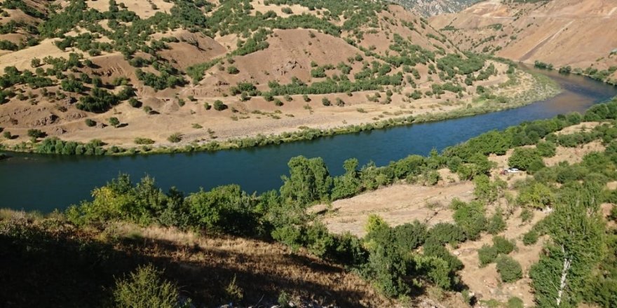 Serinlemek için girdiği nehirde hayatını kaybetti