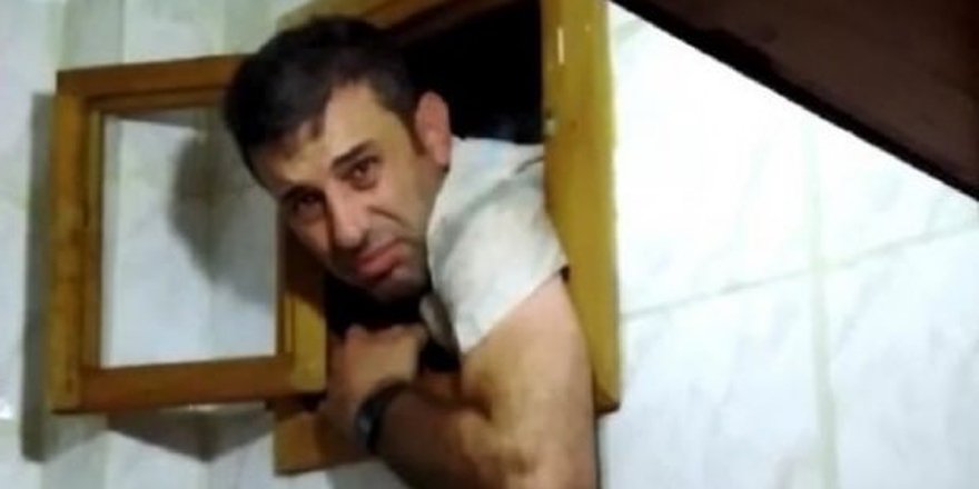Tuvalet penceresine sıkışmış halde yakalandı