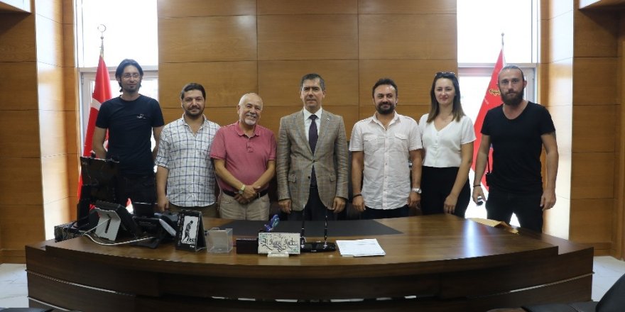 Gazeteciler yeni hizmet binasında basın odası talep etti