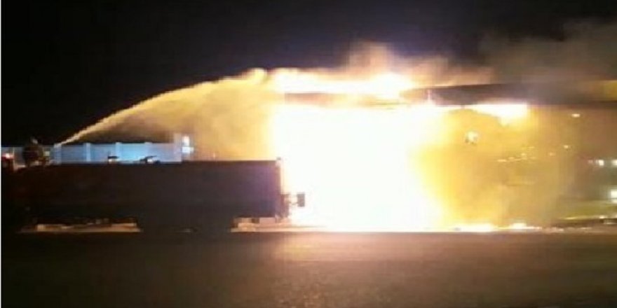 Diyarbakır’da OSB’nin ana giriş kapısı ateşe verilerek kundaklandı