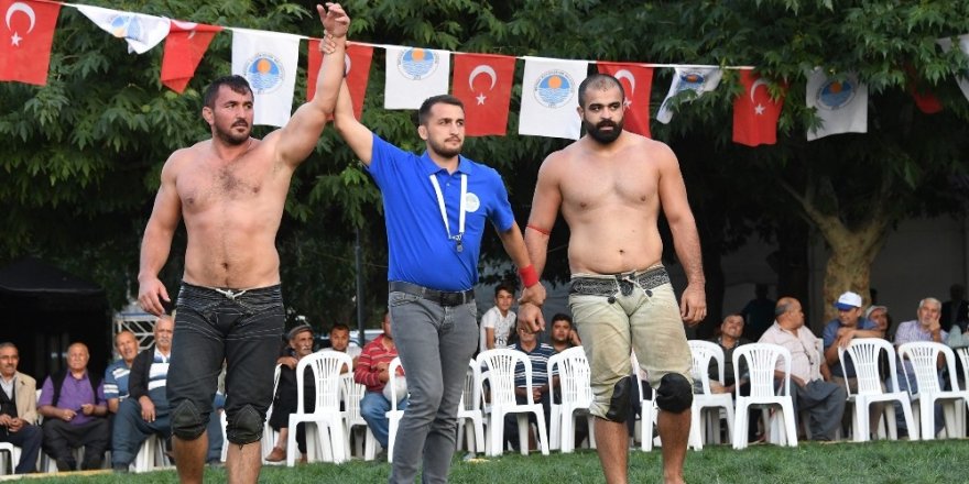 Mersin’de Karakucak Güreşleri başladı