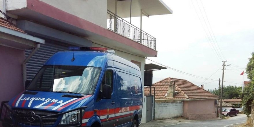 Yıllar sonra döndüğü baba evinde ölü bulundu