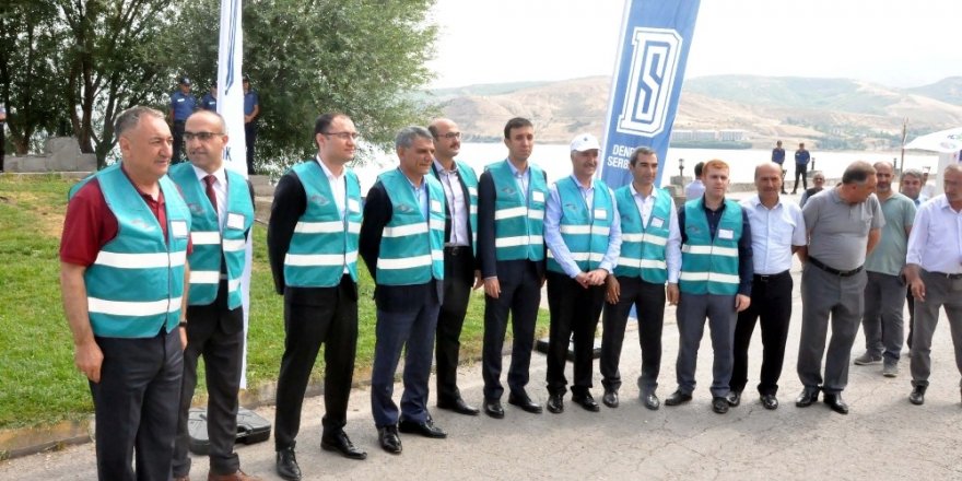 Hükümlüler Van Gölü sahilinde temizlik kampanyası başlattı