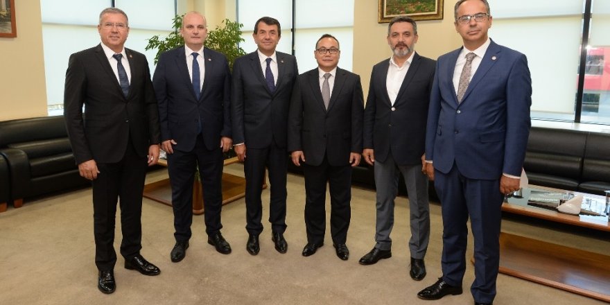 Başkentini değiştirecek olan Endonezya Türk yatırımcıları bekliyor