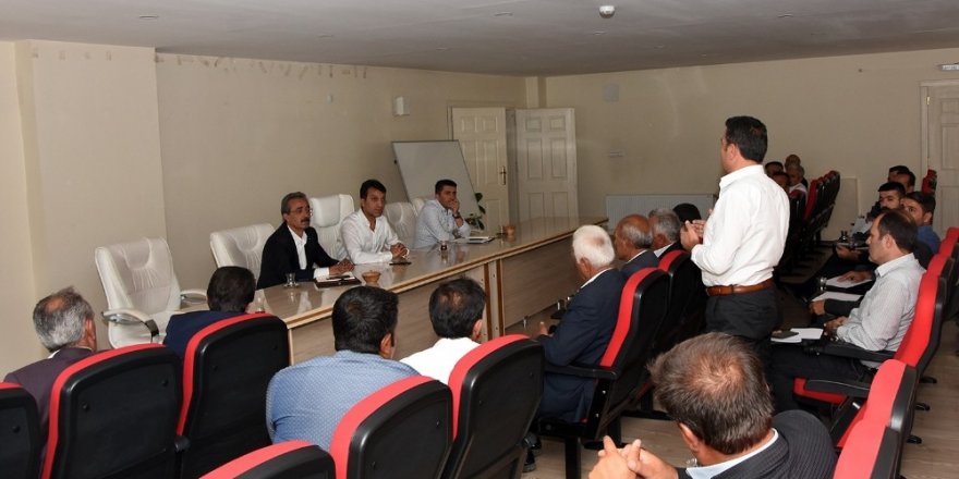 Başkan Şeylan muhtarlarla istişare toplantısı gerçekleştirdi