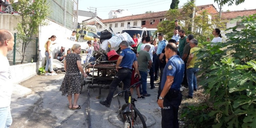 Yaralı atı sahibinin elinden izne gelen JÖH personeli kurtardı