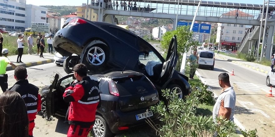 Otomobiller üst üste çıktı: 10 yaralı