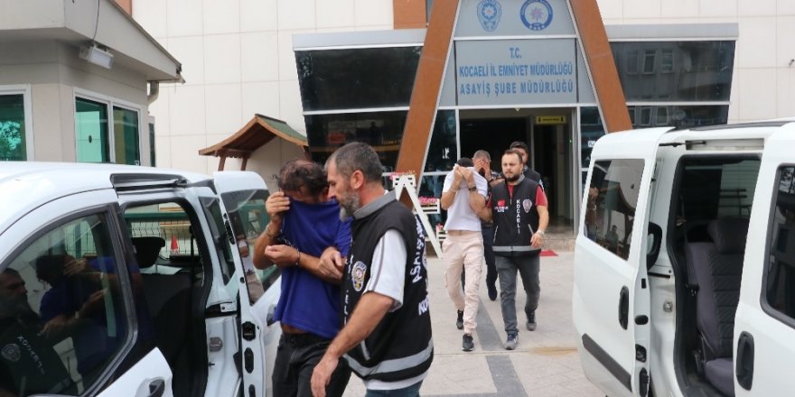 Çaldıkları otomobili sahibine satmaya çalışan 3 suç makinesi serbest bırakıldı