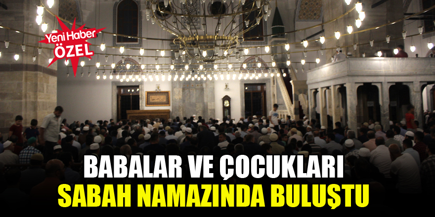Babalar ve çocukları sabah namazında buluştu