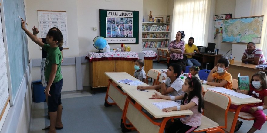 Okula hastanede başladılar