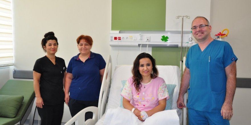 Aşırı terlemelerinden bir saat içinde kurtuldu