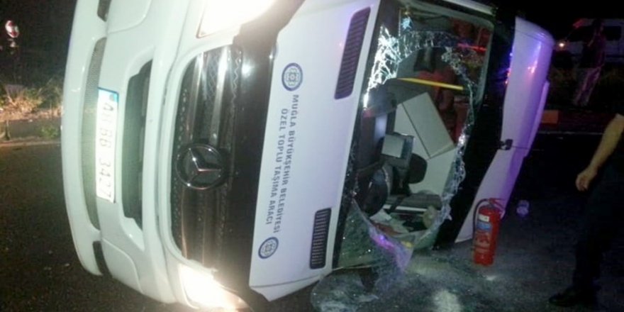 Fethiye’de yolcu minibüsü ile otomobil çarpıştı: 14 yaralı