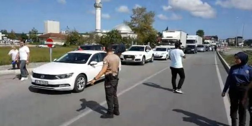 Motosikletin çarptığı kadın öldü, halk tepki için yolu kapattı