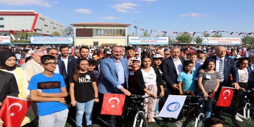 Bakan Gül: Çocukları okul yoluna değil dağ yoluna götürenleri kınıyoruz