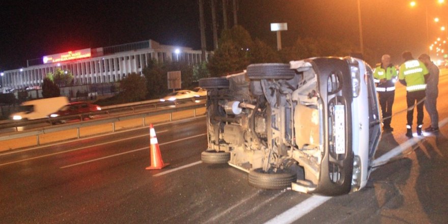 Suriyelileri taşıyan panelvan takla attı: 4 yaralı