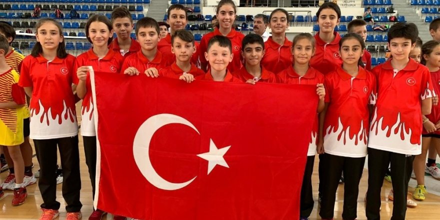Küçük milli sporcular Balkanlardan madalyalarla döndü