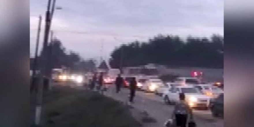 Tren, yolcu otobüsüne çarptı: 3 ölü, 3 yaralı