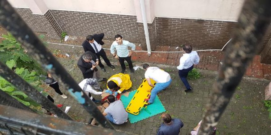 Okuldan kaçmaya çalıştığı öne sürülen öğrenci pencereden düştü