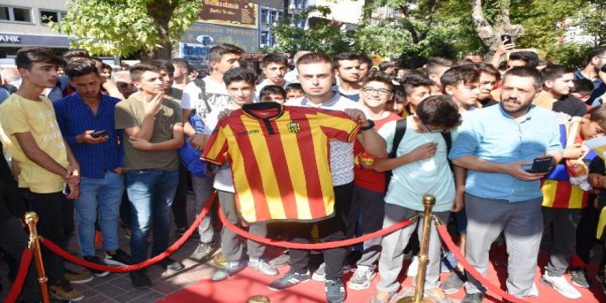 Yeni Malatyaspor'da futbolcular taraftarlarla buluştu