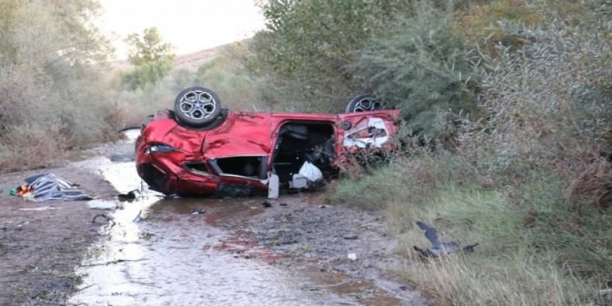 Sivas'ta feci kaza: 1'i bebek 2 kişi öldü, 6 kişi yaralandı