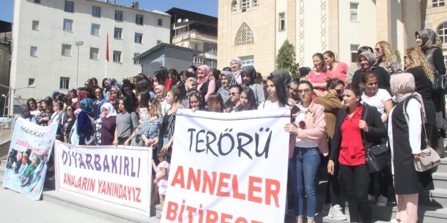 Hakkari’den Diyarbakır’daki annelere destek