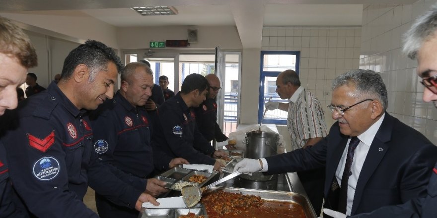 Başkan Büyükkılıç, itfaiye teşkilatıyla