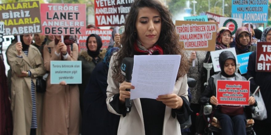 Diyarbakır annelerine destek sürüyor