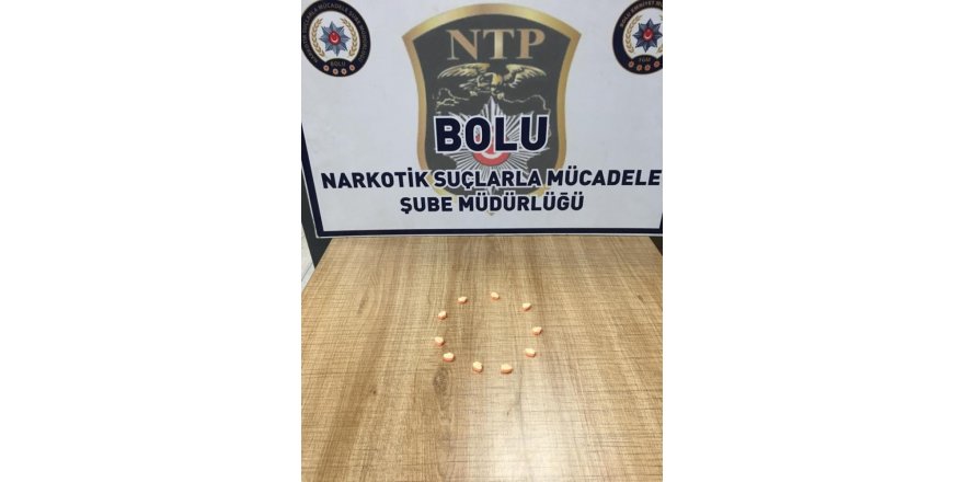 Uyuşturucu haplarla yakalanan genç adliyeye sevk edildi