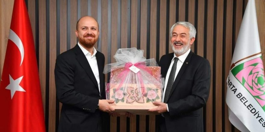 Bilal Erdoğan’a özel işlemeli sandık ve lavanta tablosu