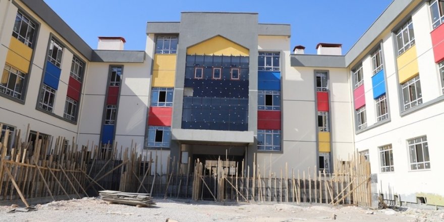 Cizre Kaymakamı Sinanoğlu, okul inşaatlarını yerinde inceledi