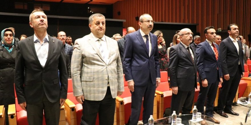 Karamustafa: “Gençler, masa başı iş bulabileceği bölümleri daha çok tercih ediyor”