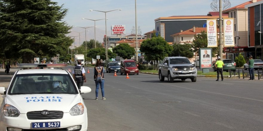Sürücülere arabada sigara içme cezası