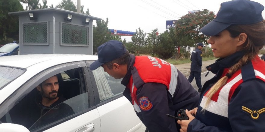 Sungurlu’da özel araçlara sigara denetimi