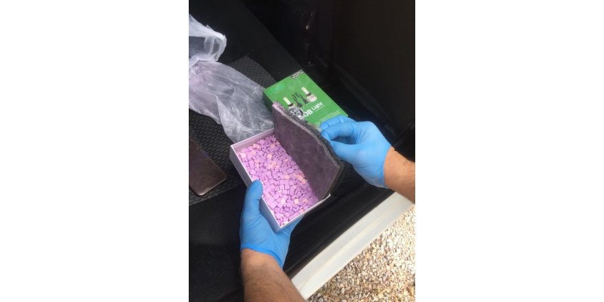 1300 adet ecstasy hap ele geçirildi, 2 kişi tutuklandı