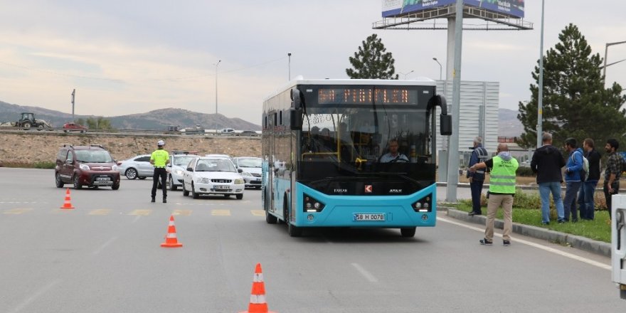Direksiyon başında sigara içenlere, 153 TL para cezası uygulandı
