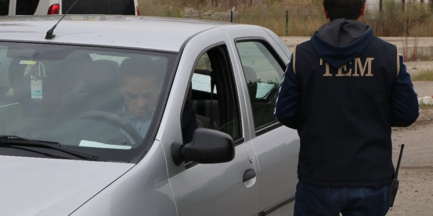 Karabük’te hususi araçlarda sigara denetimi