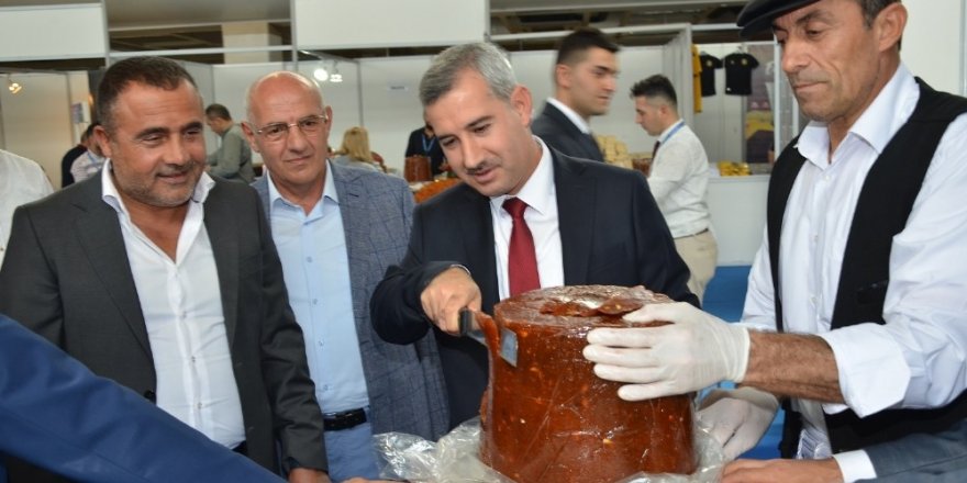 4. Bursa Anadolu Günlerinde Yeşilyurt Belediye standına yoğun ilgi