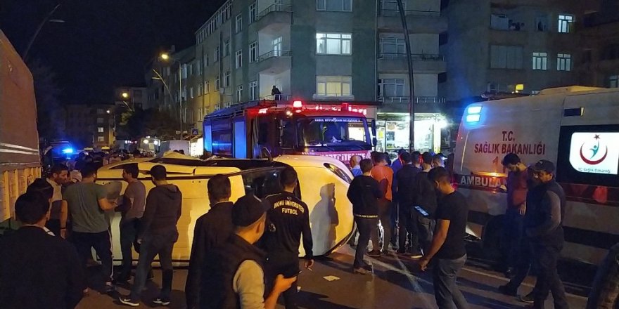 Dikkatsizlik kazaya sebep oldu: 3 yaralı