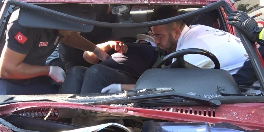 Bursa’da can pazarı.. Temizlikçiler yola savruldu, sürücü sıkıştı