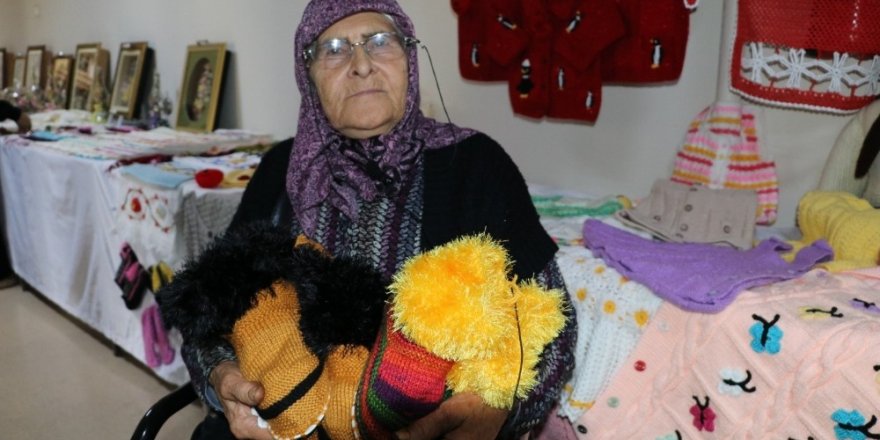 80 yaşında öğrenci oldular, gençlere taş çıkarttılar
