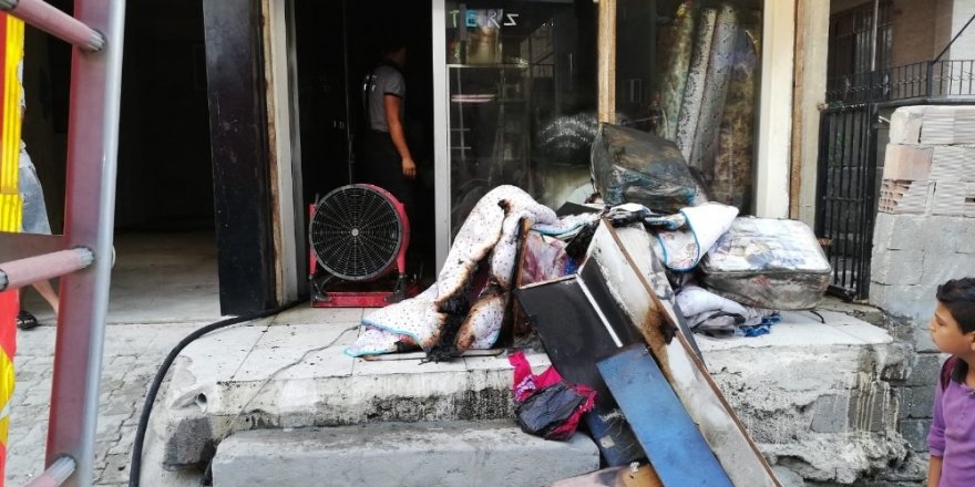 Hatay’da iş yeri yangını