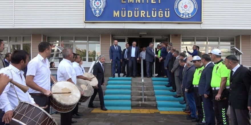 KOM Daire Başkanı Çorumlu’yu davul-zurnayla uğurladılar