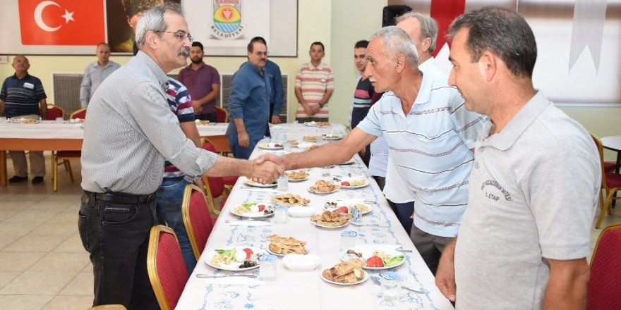 Başkan Bozdoğan, apartman görevlileriyle bir araya geldi