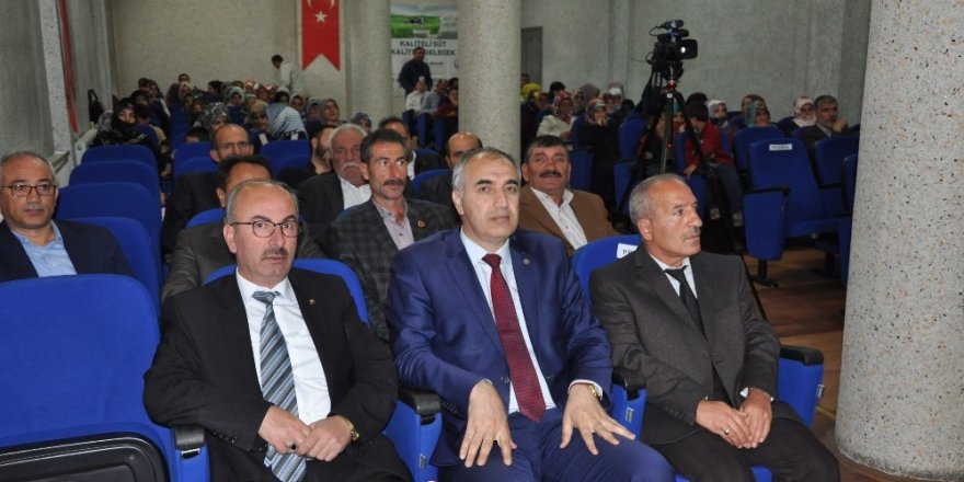 Kadın çiftçilere sertifikaları düzenlenen tören ile takdim edildi