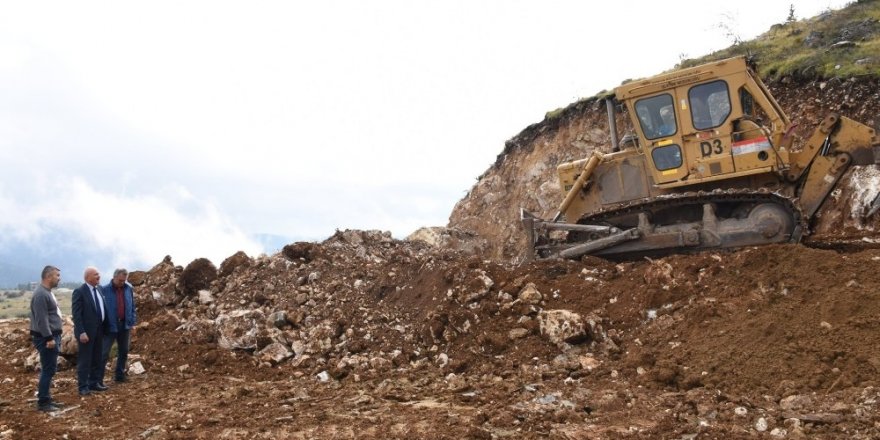 Kayak merkezi yolu genişletme çalışmaları devam ediyor