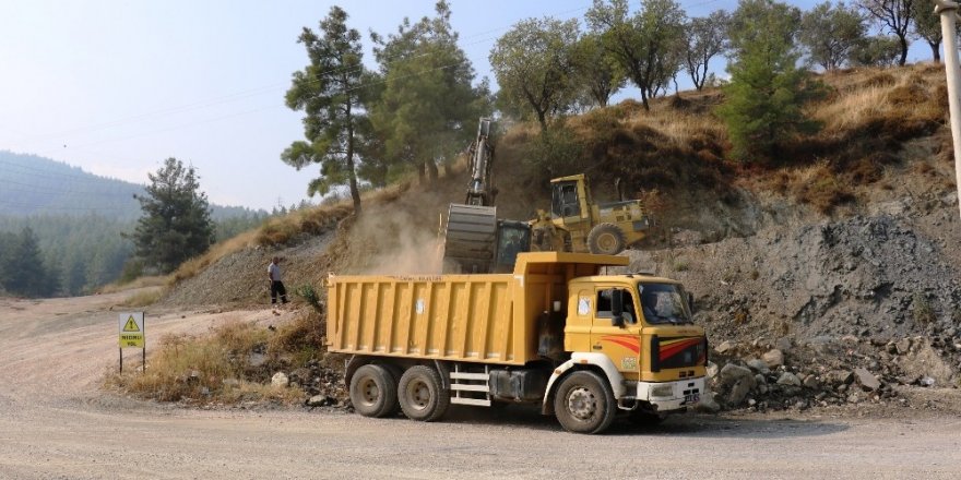 Yunusemre’den Uncubozköy’de yol çalışması