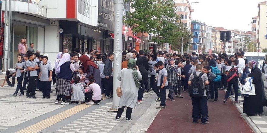 Okulda ’deprem paniği’